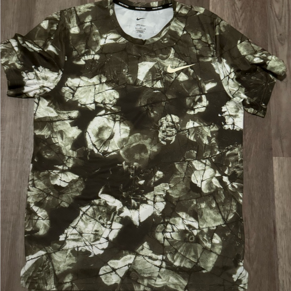 Nike Men's Green and White Patterned Tee